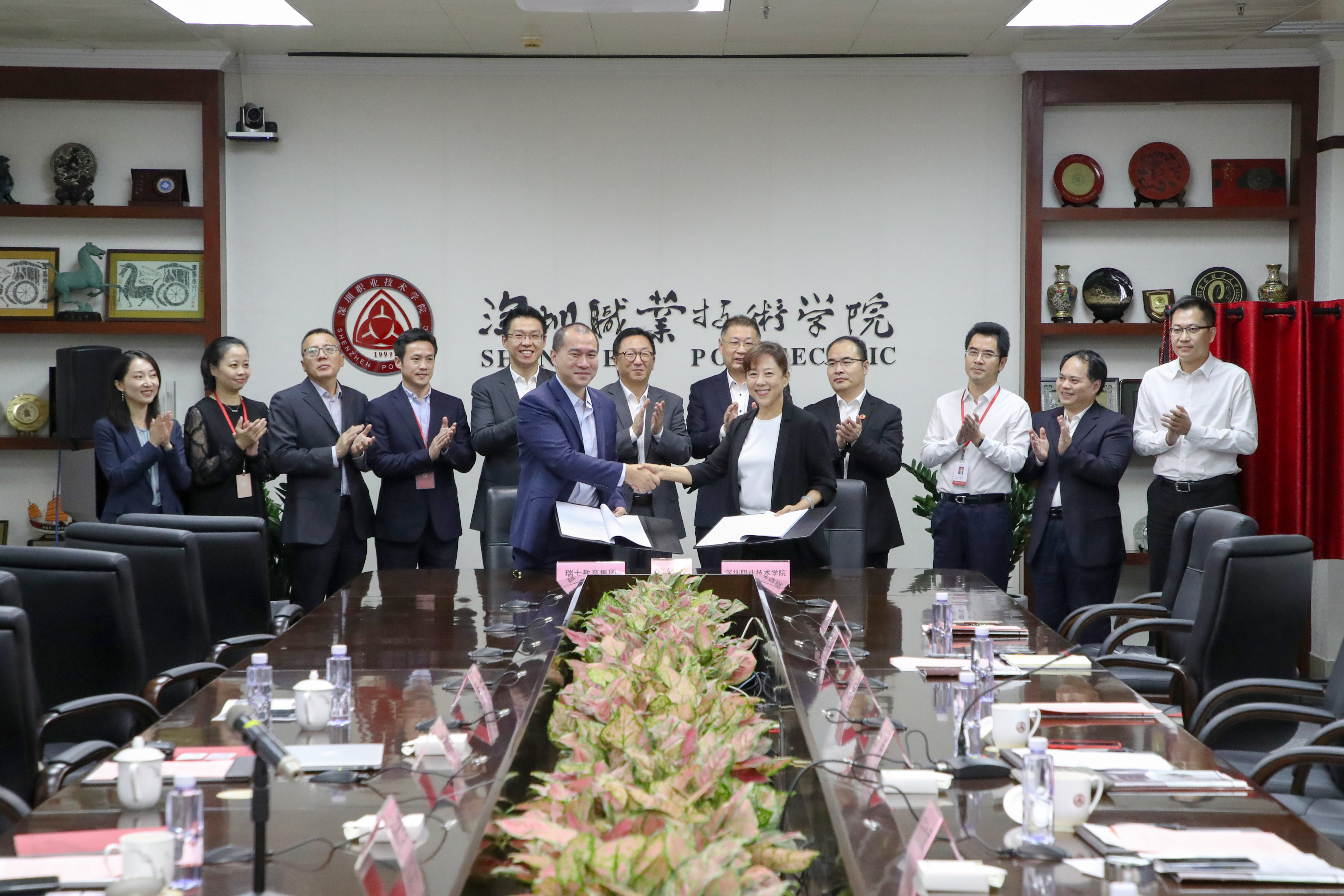 【立足大灣區(qū) 樹立新典范】SEG瑞士教育集團(tuán)與深圳職業(yè)技術(shù)學(xué)院                                                            共建深圳職業(yè)技術(shù)學(xué)院蒙特勒酒店管理學(xué)院